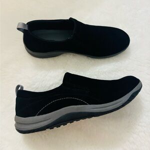 Lands End New Women 6B Black Suede All Weather Slip On Shoes